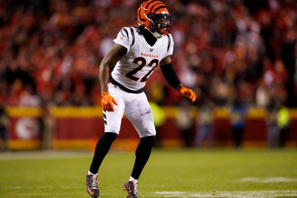 Chidobe Awuzie #22 of the Cincinnati Bengals defends in coverage during an NFL football game against th